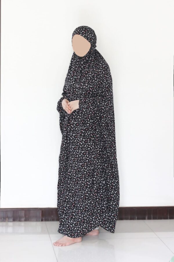 Namaz Chadar With Sleeves - Image 2